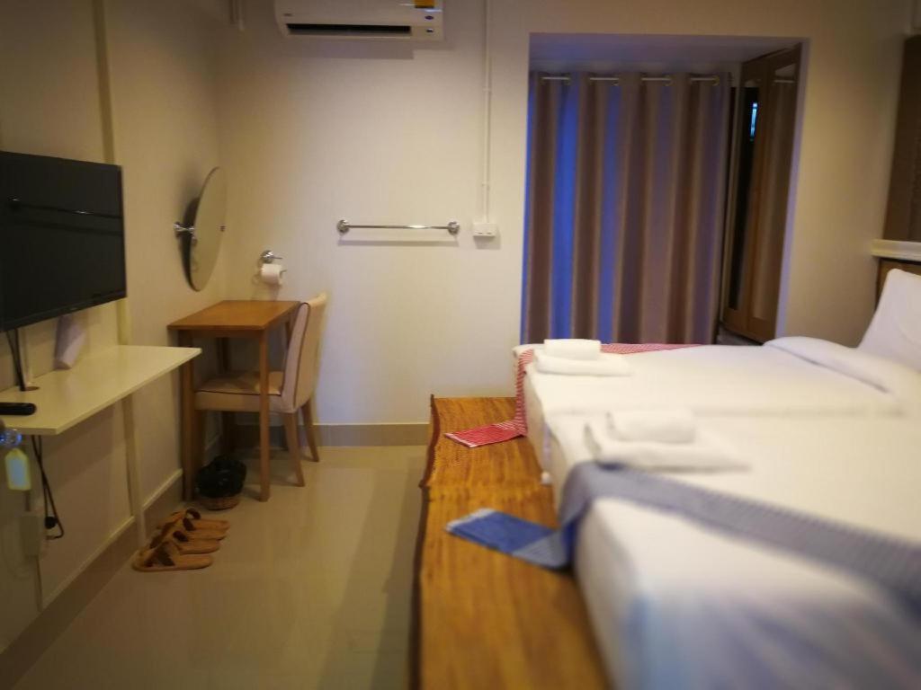 Thousand-Ten Thousand Hotel Бангкок Екстер'єр фото