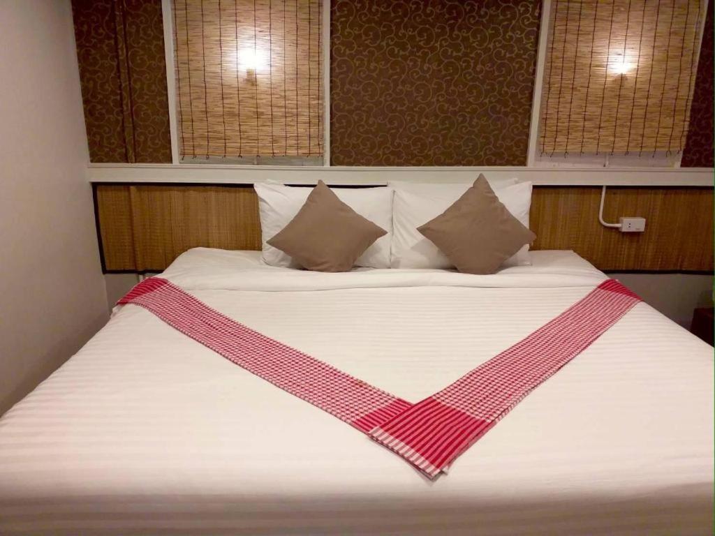 Thousand-Ten Thousand Hotel Бангкок Екстер'єр фото